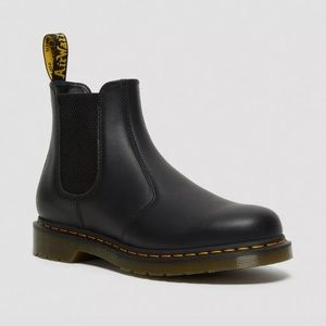 DR. MARTENS WOMEN’S 2976 CHELSEA BOOT, NAPPA LEATHER, BLACK SZ 6